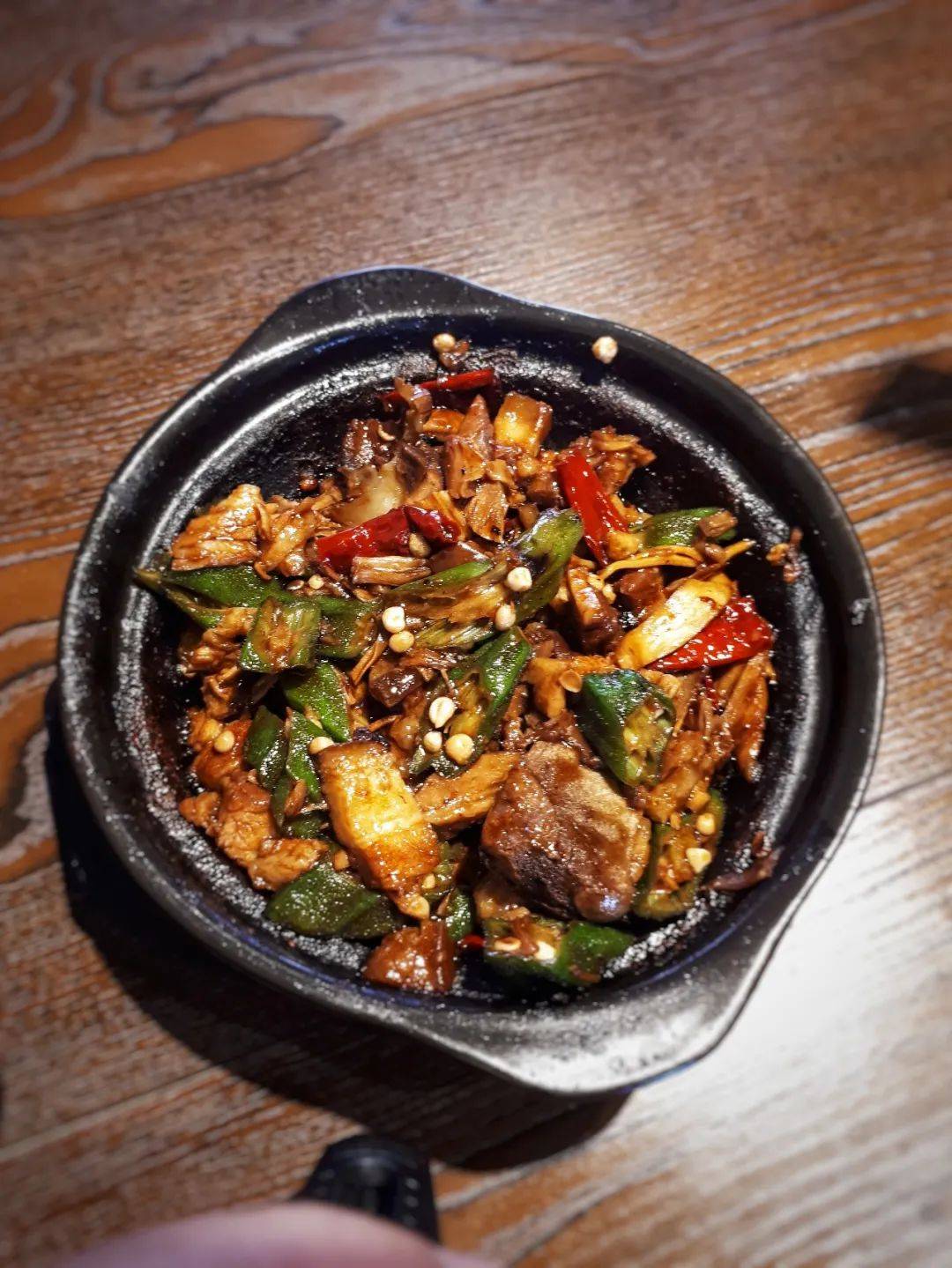 馬國霹雳州超火的幹肉骨茶登錄獅城啦