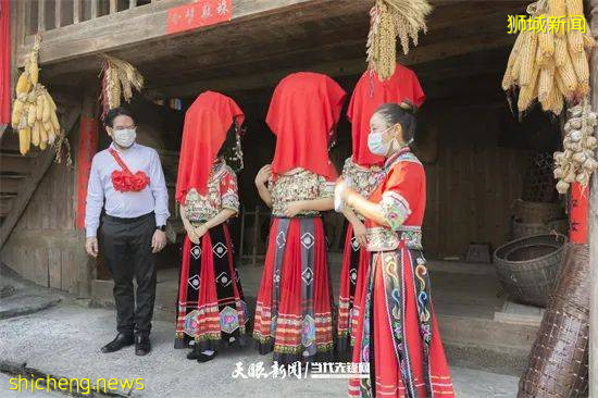 泰國、柬埔寨、新加坡等國駐華外交領事官員參訪團走進銅仁村寨