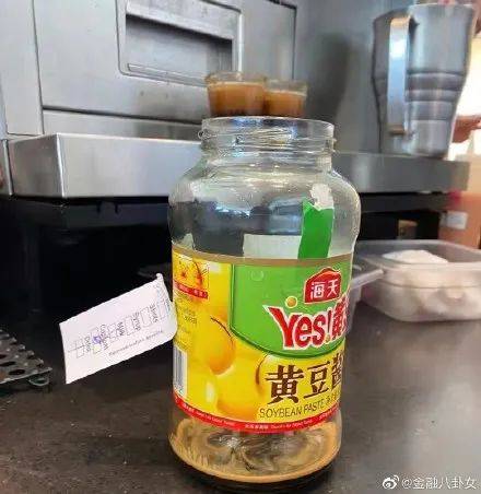 星巴克自帶杯咖啡免費，隊伍排瘋了！新加坡網友：咋不帶痰盂呢