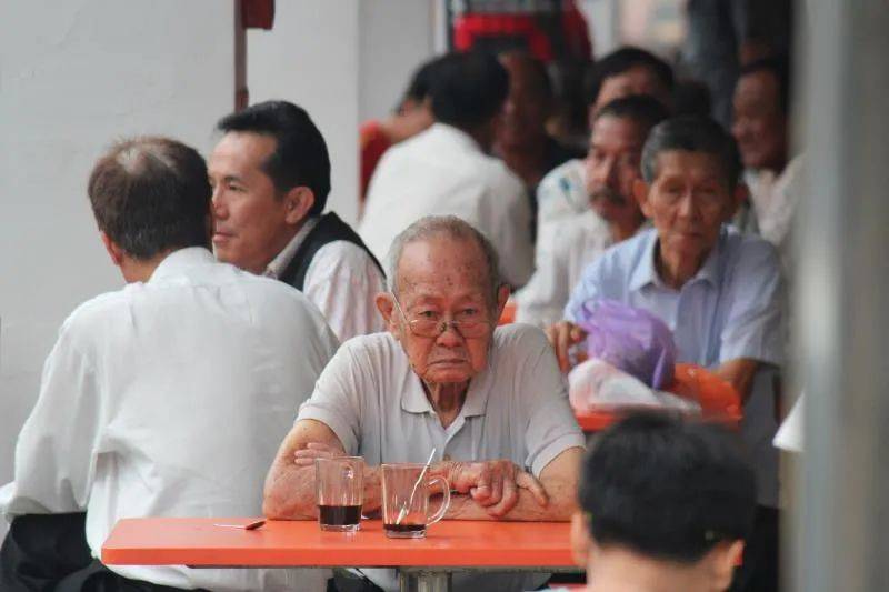 “移民新加坡後，難道我以後還要回中國養老嗎！？”