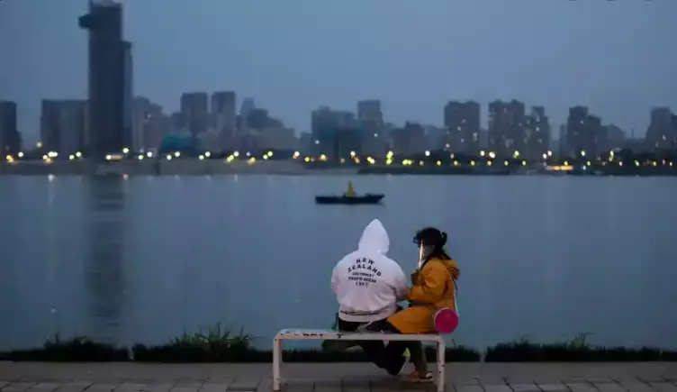 下周,這對武漢夫婦開始在新加坡坐牢!遣返後永久禁入!這些外國人也被撤銷PR、准證