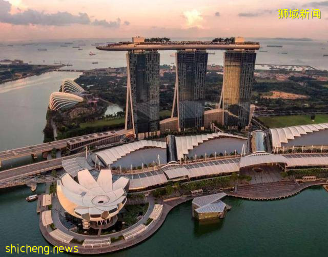 执掌新加坡60年，西方怎么不去推翻李氏家族？李光耀太“狠”了