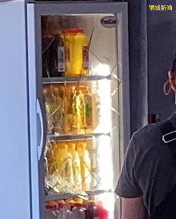 男女吵架打爆冰箱玻璃  喷150米血路  警恶作剧调查