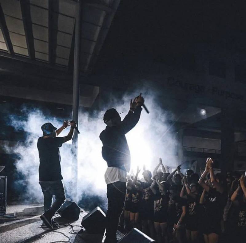 去哪里邂逅撞脸彭于晏,拜师周杰伦的坡国帅哥