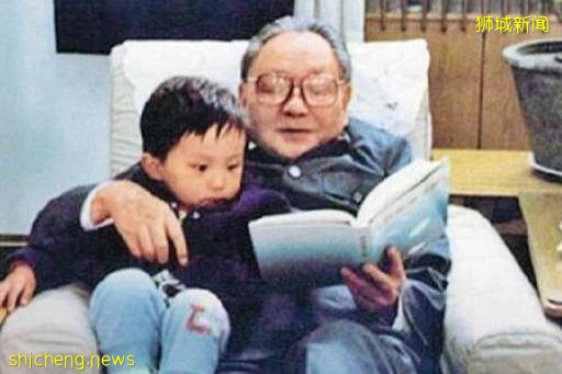 邓小平抽烟新加坡趣事,后来70年的烟龄说戒就戒掉,令人敬佩