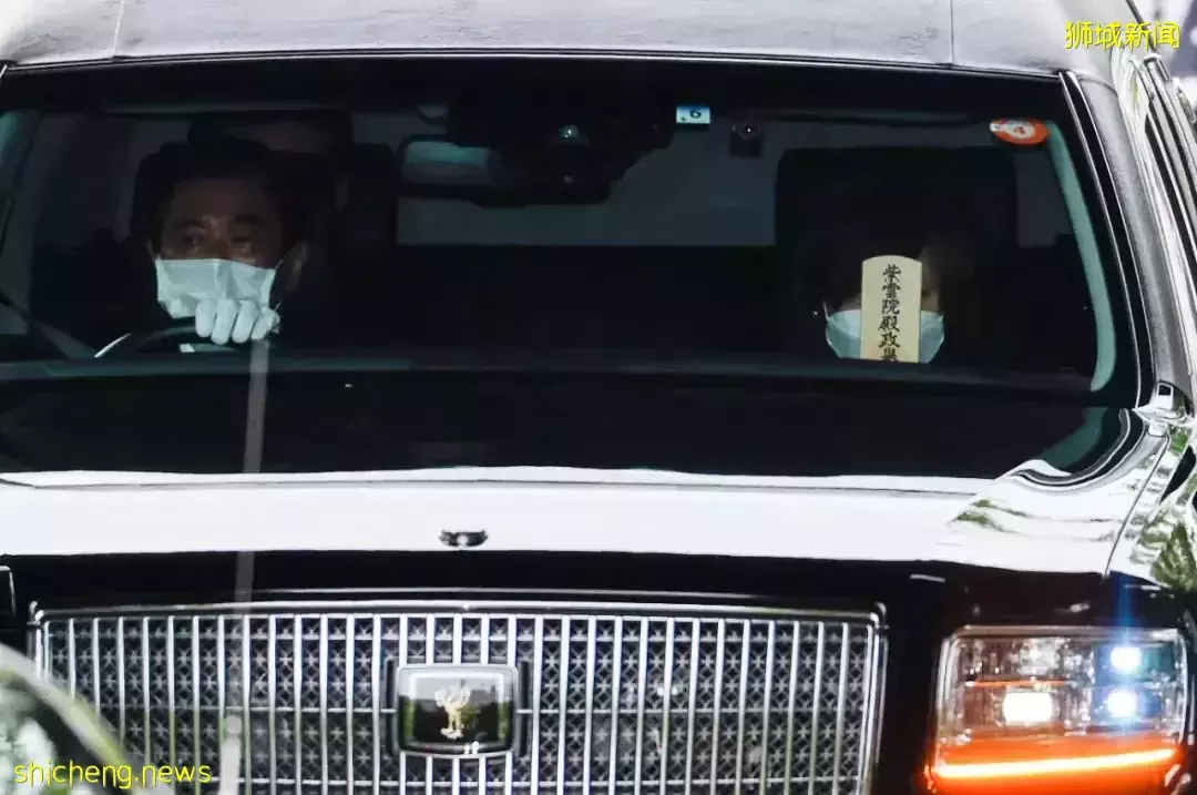 【多圖】安倍出殡，李顯龍到日本駐新加坡大使官邸吊唁，大批日本市民街頭目送最後一程