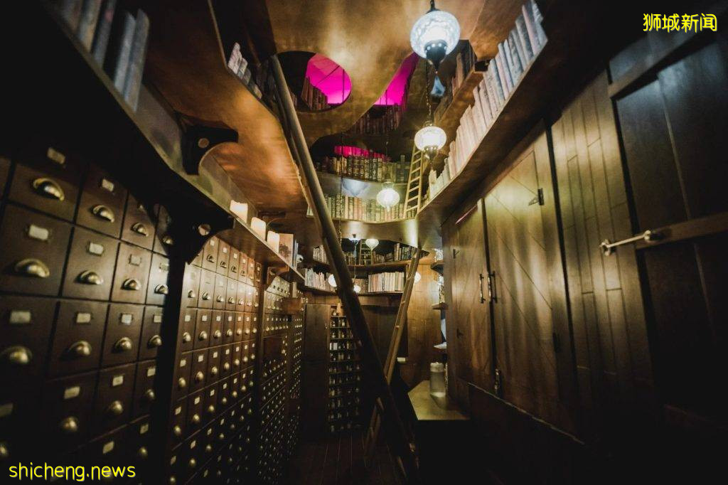 需要爬梯子钻洞、更换用餐环境的Omakase体验！就连餐馆地点，用餐前24小时才通知你🤭 