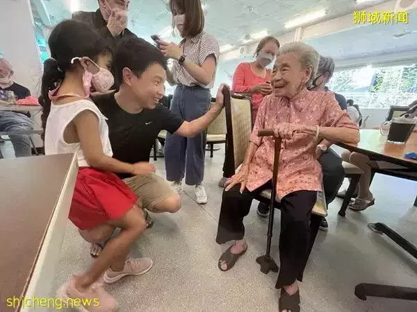 老字号云吞面重开 93岁阿婆重出江湖