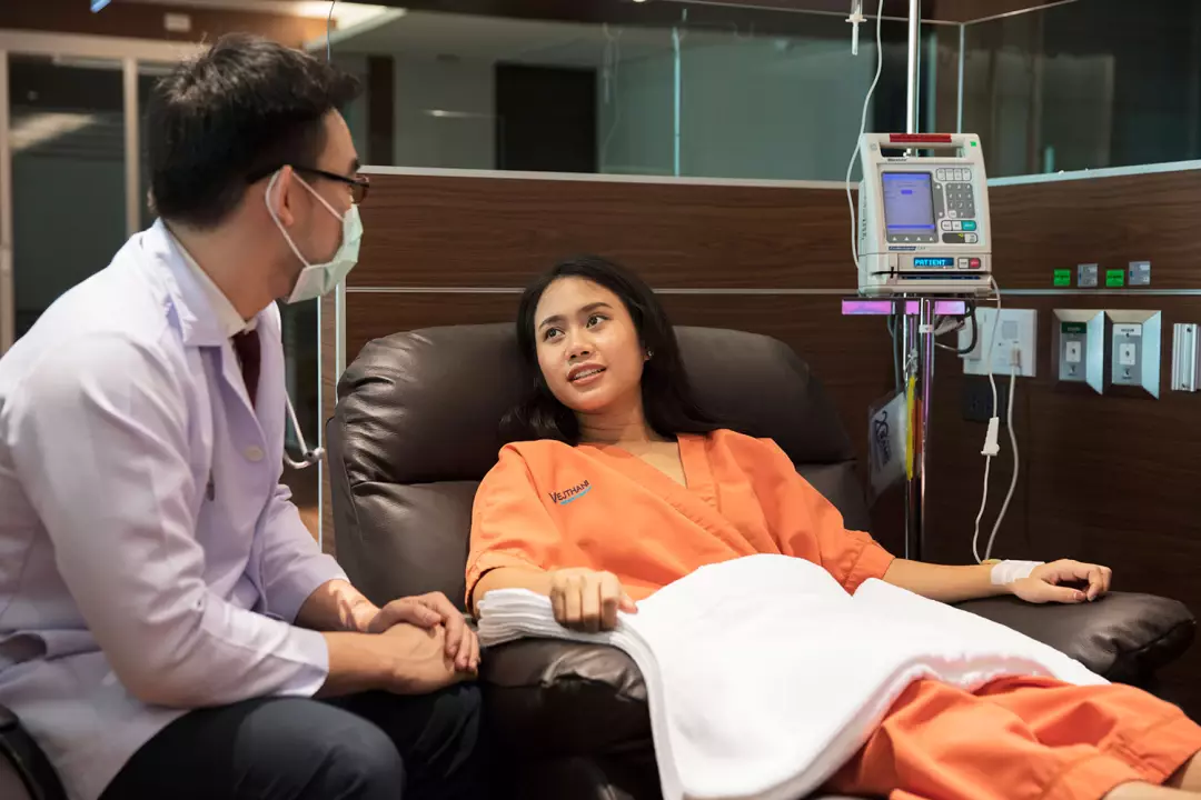 又一名美女部長確診新冠 ！新加坡醫院越來越滿，她等了5個月做檢查