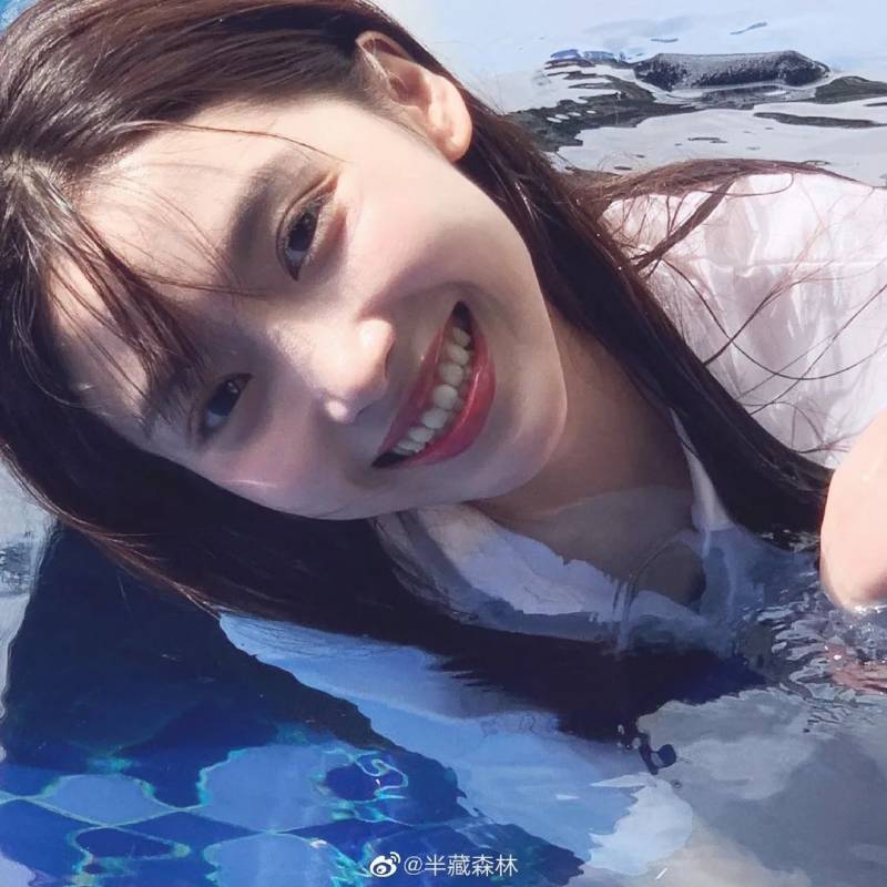 王思聪又上热搜了!点赞网红“不怪男人为她出轨”!网友:跟新加坡女伴真像