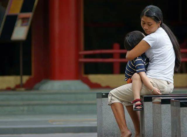 突然坠楼！在新加坡请女佣，千万要注意这五件事