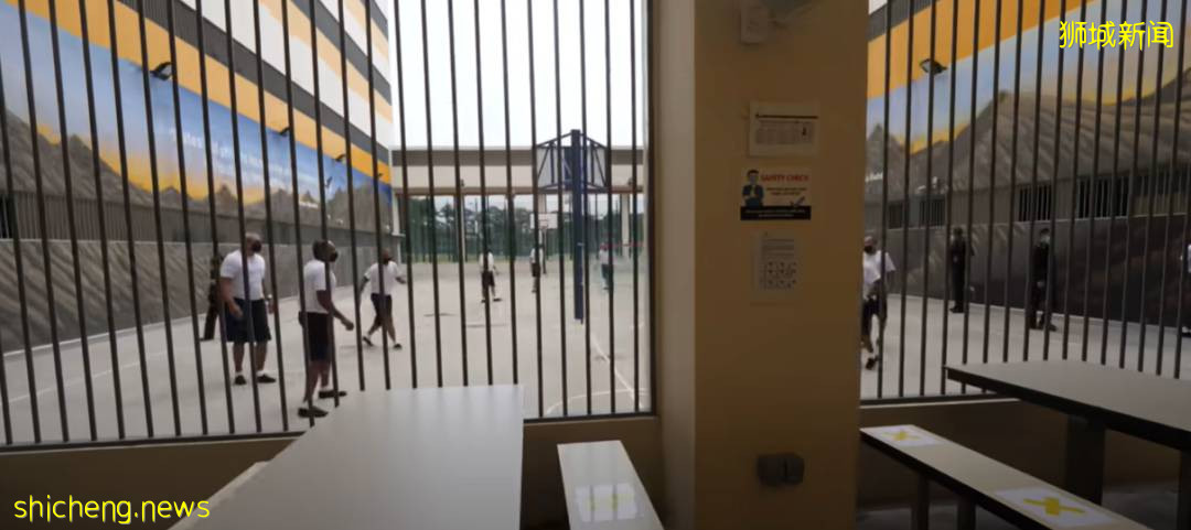 新加坡监狱内爆发斗殴,伤人者鞭刑+6年刑期!狱内实拍曝光