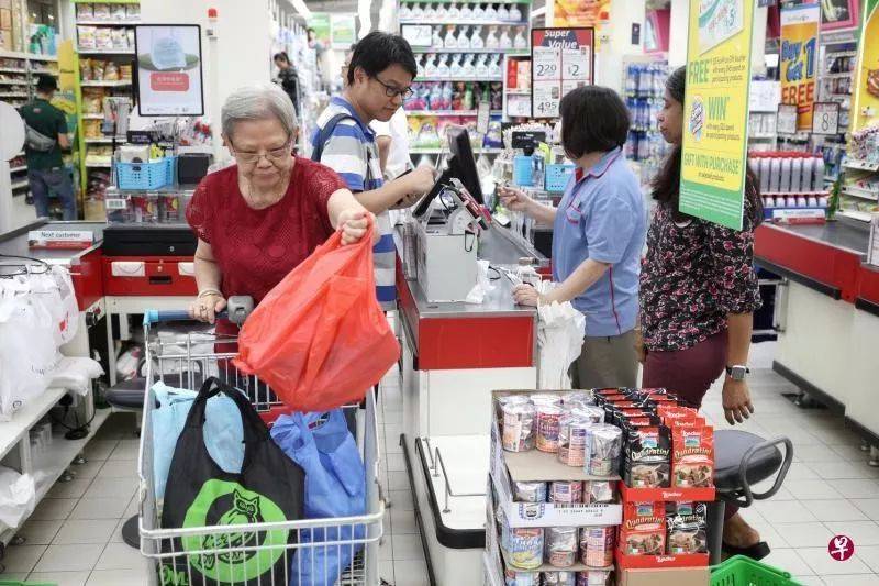 部分超市“无塑料袋”试验计划开跑 你会自备环保袋吗