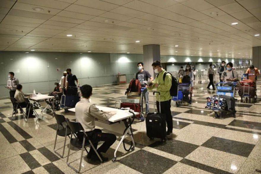 隔離14天不夠了,新加坡要改21天?!
