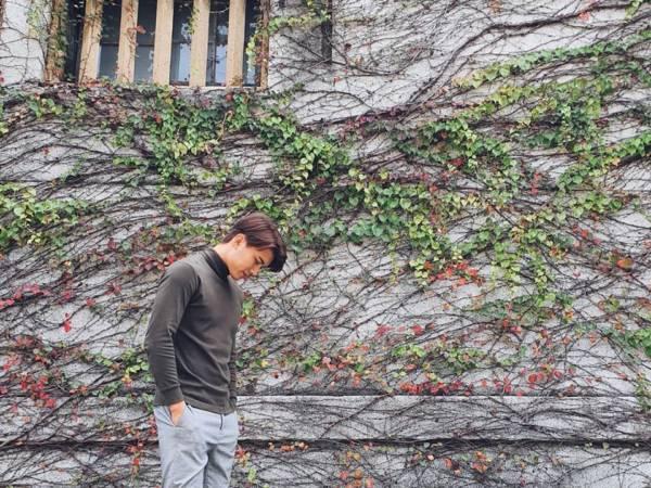 飞机上看爱情片 张哲通难过到哭了