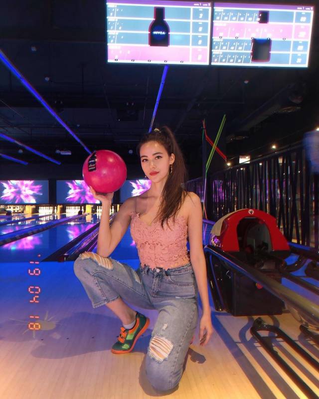 K Bowling Club 新加坡夜光保齡球館🎳 綜合娛樂潮酷場地，遊戲機、K歌房、飛镖盤