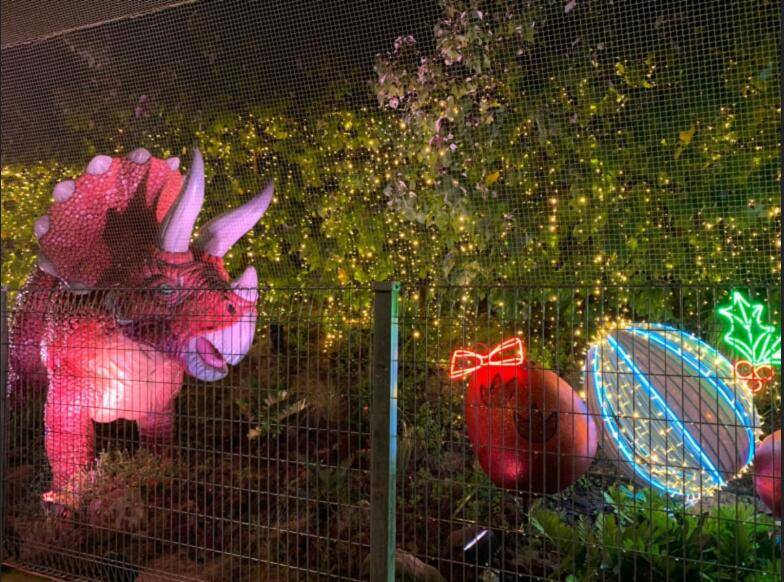 新加坡侏罗纪亮灯！说好的溜娃胜地怎么像万圣节的夜