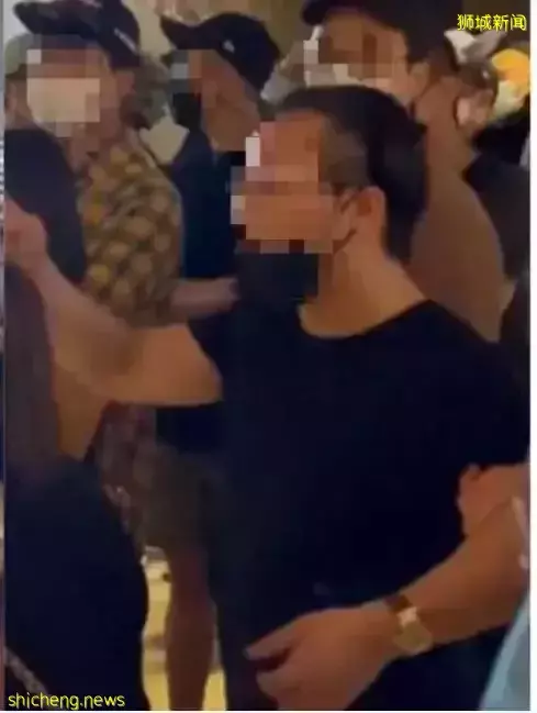 新加坡二愣子为买表向警察叫嚣：开枪射我呀！惊动部长：丑陋