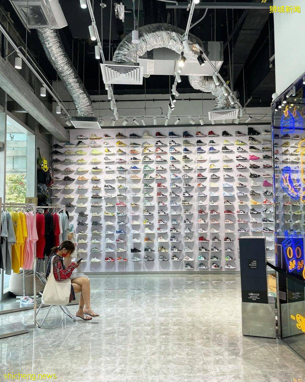 East Eight东八潮鞋店😎 又酷又飒的大品牌+限量版潮鞋聚集地！店里还设有饮料专区🥤 