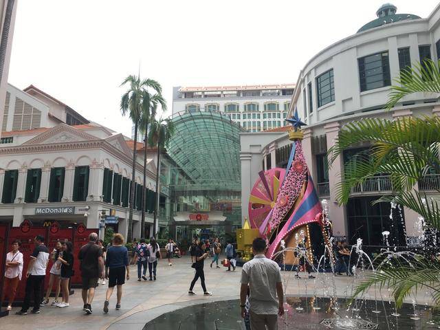 新加坡市中心，本地人和游客都喜欢去的，四马路观音堂