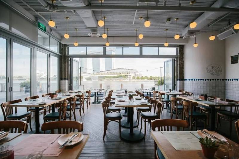 不出国也像度假,坡坡有哪些值得打卡的“海景”餐厅