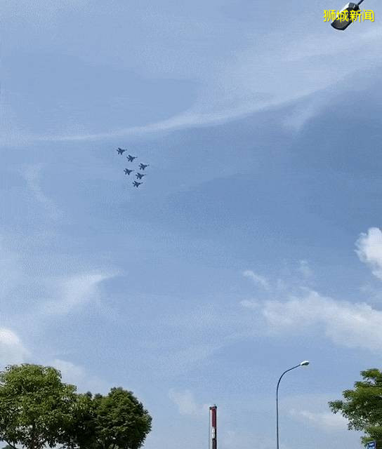坦克、戰鬥機、傘兵出動!55年了,新加坡終于讓全世界感動哭泣