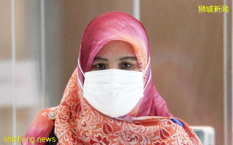 打卡下班插队起争执 清洁嫂推七旬同事致骨折