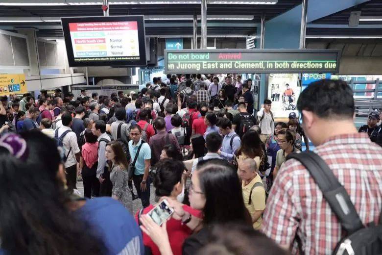 實拍!新加坡地鐵線大崩潰!人擠人,黑暗中被鎖車廂三小時