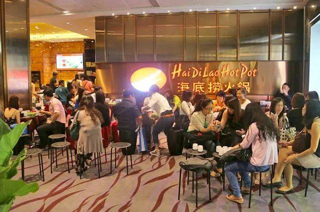 中国小吃臭豆腐进驻新加坡小贩中心，本地人抱怨“不够臭”