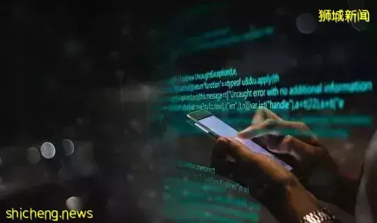 发现被“绿”后,这个新加坡男子竟翻拍老婆手机,公开性爱照