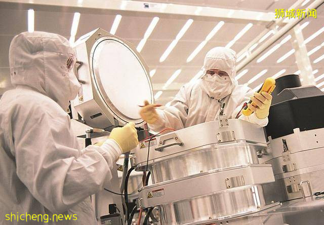 看完新加坡的GDP总量,再看看香港,翻天覆地的变化