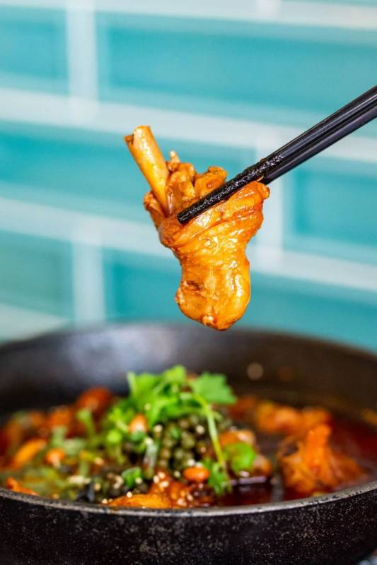 胖胖鸡携新装修强势回归!鸡公煲串烧自助买一送一,无限量供应