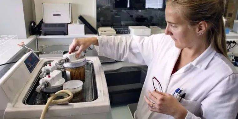 紧急!新加坡国立大学宿舍楼废水测出新冠病毒!大批学生强制检测,今天完成