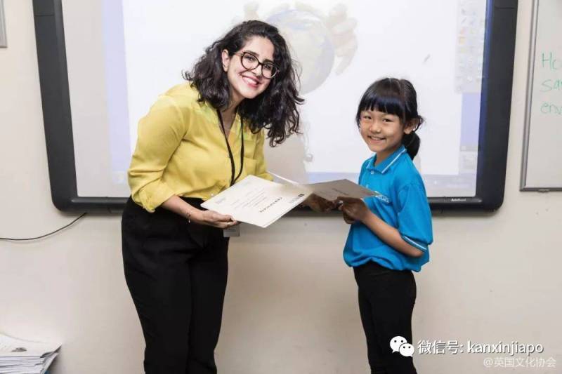 在新加坡虽然满眼都是华人，但不会英文就觉得自已是个哑巴