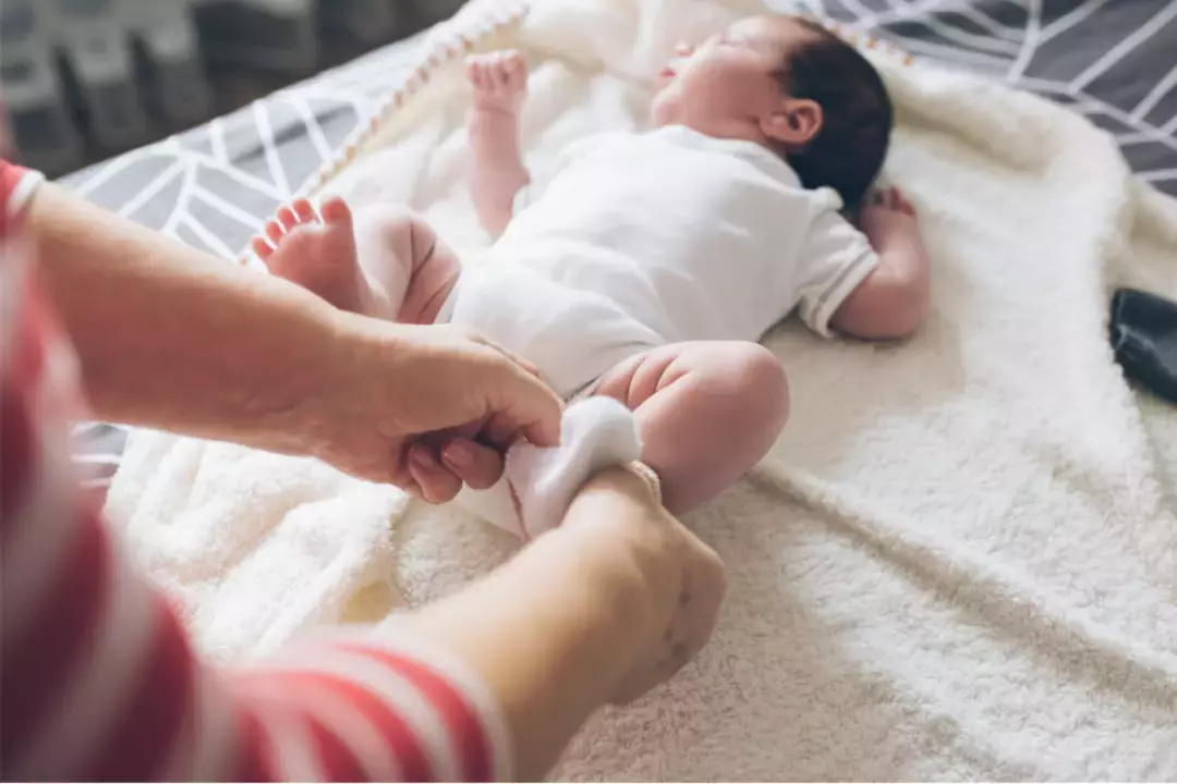 一波三折！加了10個中介＋面試N次，好不容易請到女傭，她卻進了新加坡警察局