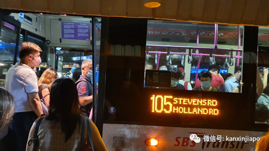 新加坡3地铁线同时大瘫痪，公众摸黑在高架上“越轨”走出列车