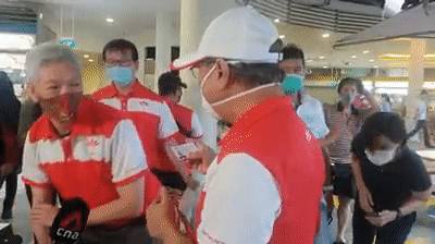 新加坡总理的弟弟李显扬宣布加入反对党,网友的评论亮了!