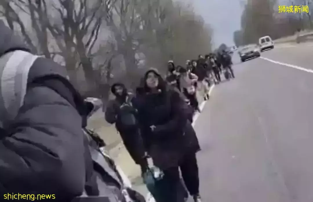 眼前爆炸!新加坡男子逃出乌克兰:“我做好自卫杀人准备”