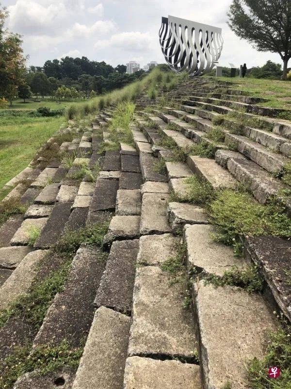 这里是新加坡最大最美的公园之一，它的前身竟然是排水沟、回收山和