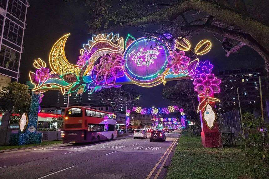 新加坡芽笼士乃开斋节亮灯啦!璀璨灯光将点亮开斋月的每一晚