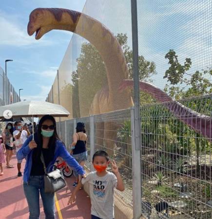 陳天文遊侏羅紀步道驚魂 愛兒險被高爾夫球擊中