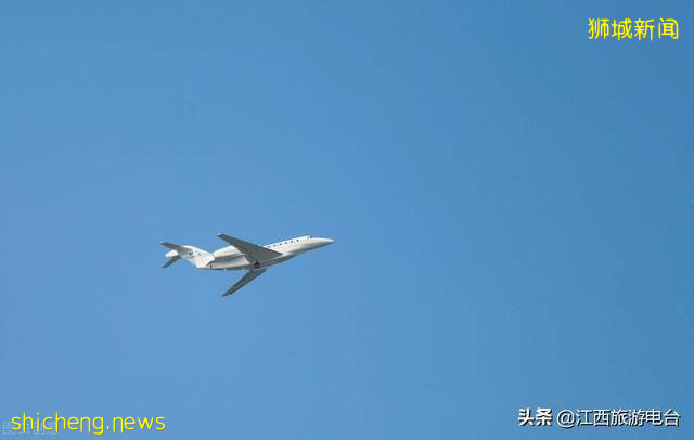 新加坡暗地里站队美国？解放军16架运输机远洋训练，直接震慑