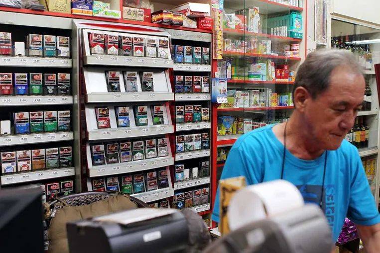 “明天就回國了!今晚,我突然想起在新加坡的50個第一次!”