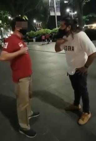 带华人女友逛街   印裔遭华男羞辱   “把华人女子当猎物 ， 你种族主义！ ” 