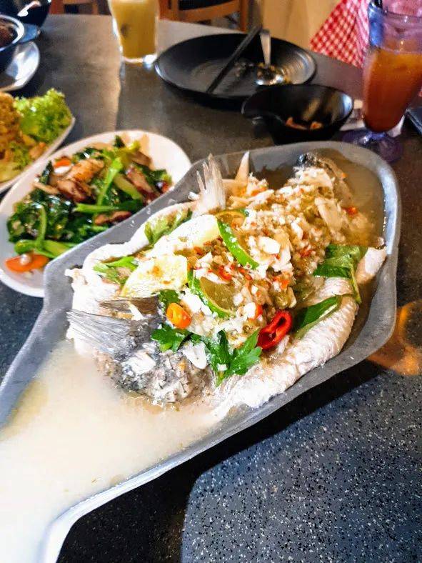 新加坡這家泰國餐館居然有100多種泰式料理@暹羅村!酸酸甜甜的口味嗨翻你的味蕾