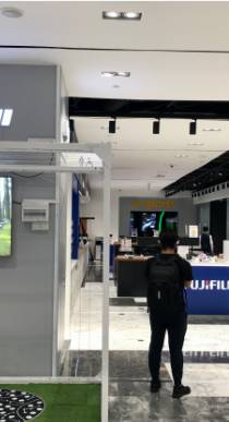 大排長龍！新加坡最大電器店今天開業，免費美甲、兒童工藝坊、烘焙活動