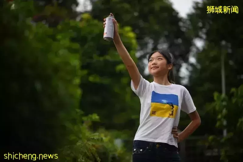 乌克兰总统穿了16岁新加坡少女设计的这件T恤出席香会！她有何来头