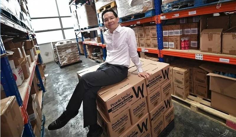 獅城商海 新加坡之光——Pearlie White