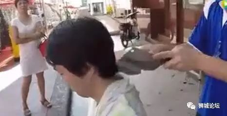 妈呀！新加坡师傅拿菜刀“砍人”，被砍那个一脸陶醉……