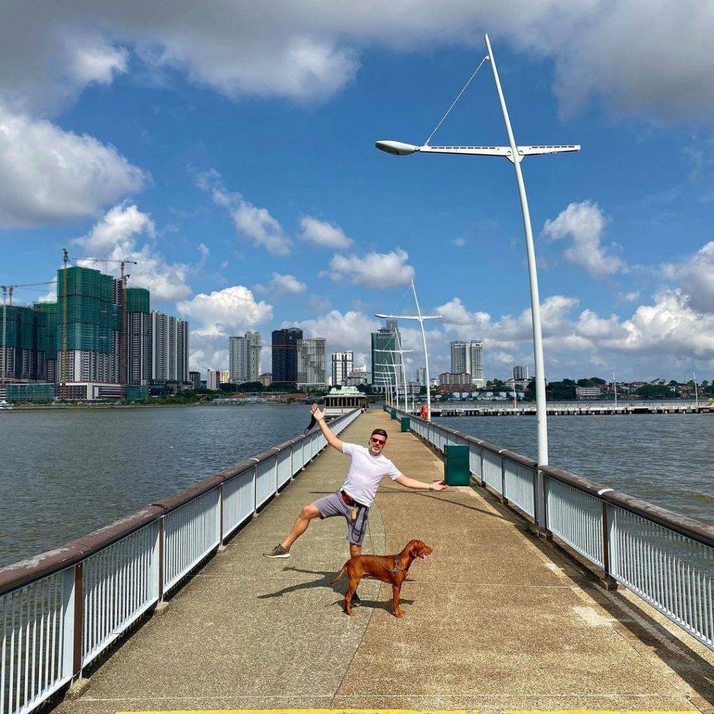 新加坡大北邊🌍 “兀蘭海濱公園”沿海長廊,眺望柔佛海峽全景🌊 免費大型空中探險設施
